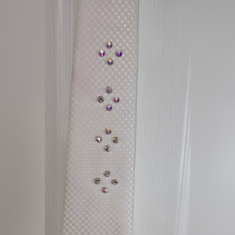 Apt. 9 Elegant White Tie with Rhinestone Accents. - Picture 3 of 3